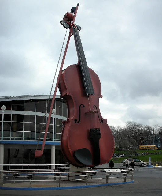 giant violin