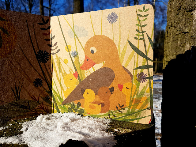 książeczki dla dzieci - Nasza Księgarnia - Moja mała kaczuszka - Moja mała myszka -  Britta Teckentrup - Blisko natury - książeczki ekologiczne - recykling - zero waste 