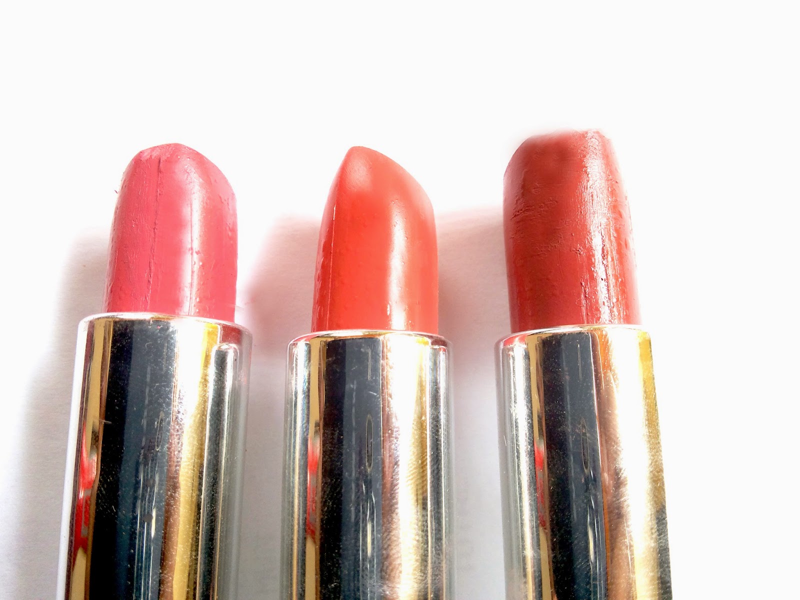 Fuchsia World Viana Lipstick Review