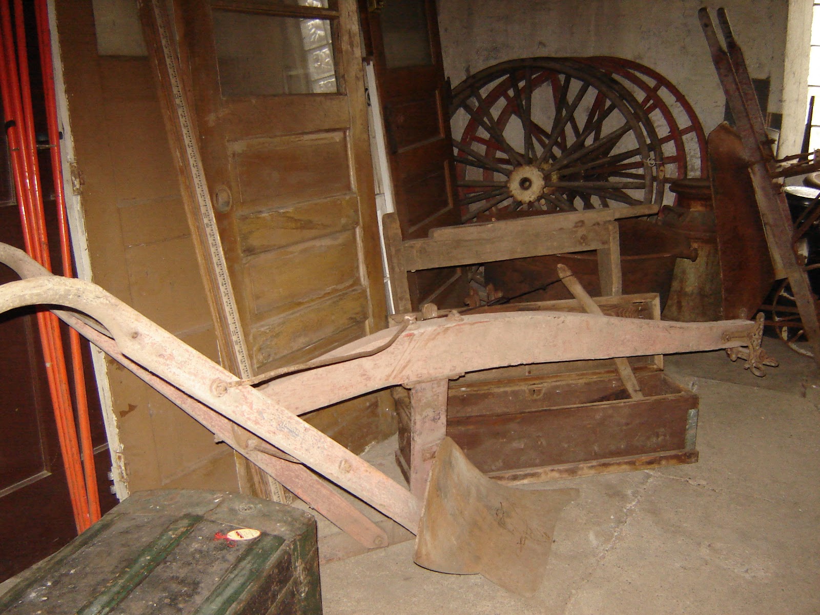 Olde Plow Shoppe Antiques, Primitives and Collectables Buying Plows