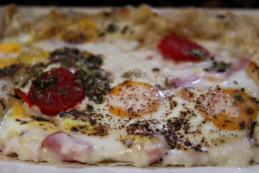 QUICHE DE BECHAMEL, BACON Y HUEVOS DE CODORNIZ {THERMOMIX}