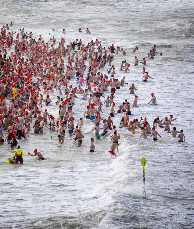 EUROPEUS FAZEM TRADICIONAL MERGULHO DE ANO NOVO APESAR DO FRIO