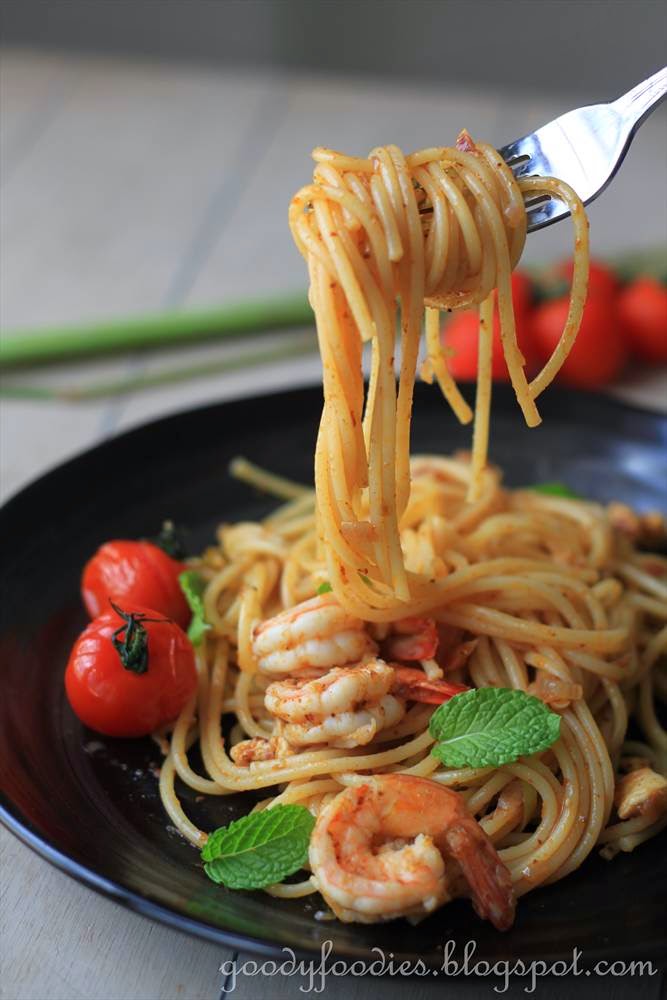 GoodyFoodies Recipe Tom Yum Pasta with King Prawns + WORLDFOODS Giveaway