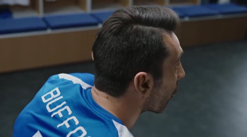 Modello Head and Shoulders pubblicità con Gianluigi Buffon con Foto - Testimonial Spot Pubblicitario Head and Shoulders 2017