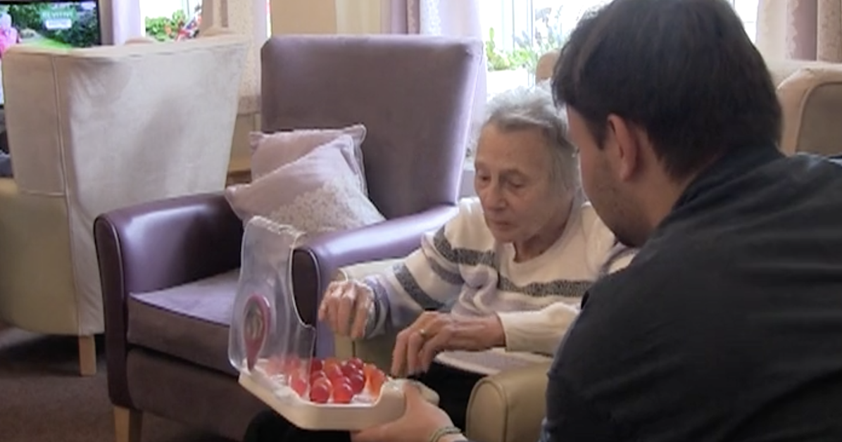 Student Creates Edible Water 'Jelly Drops' That Help Dementia Patients