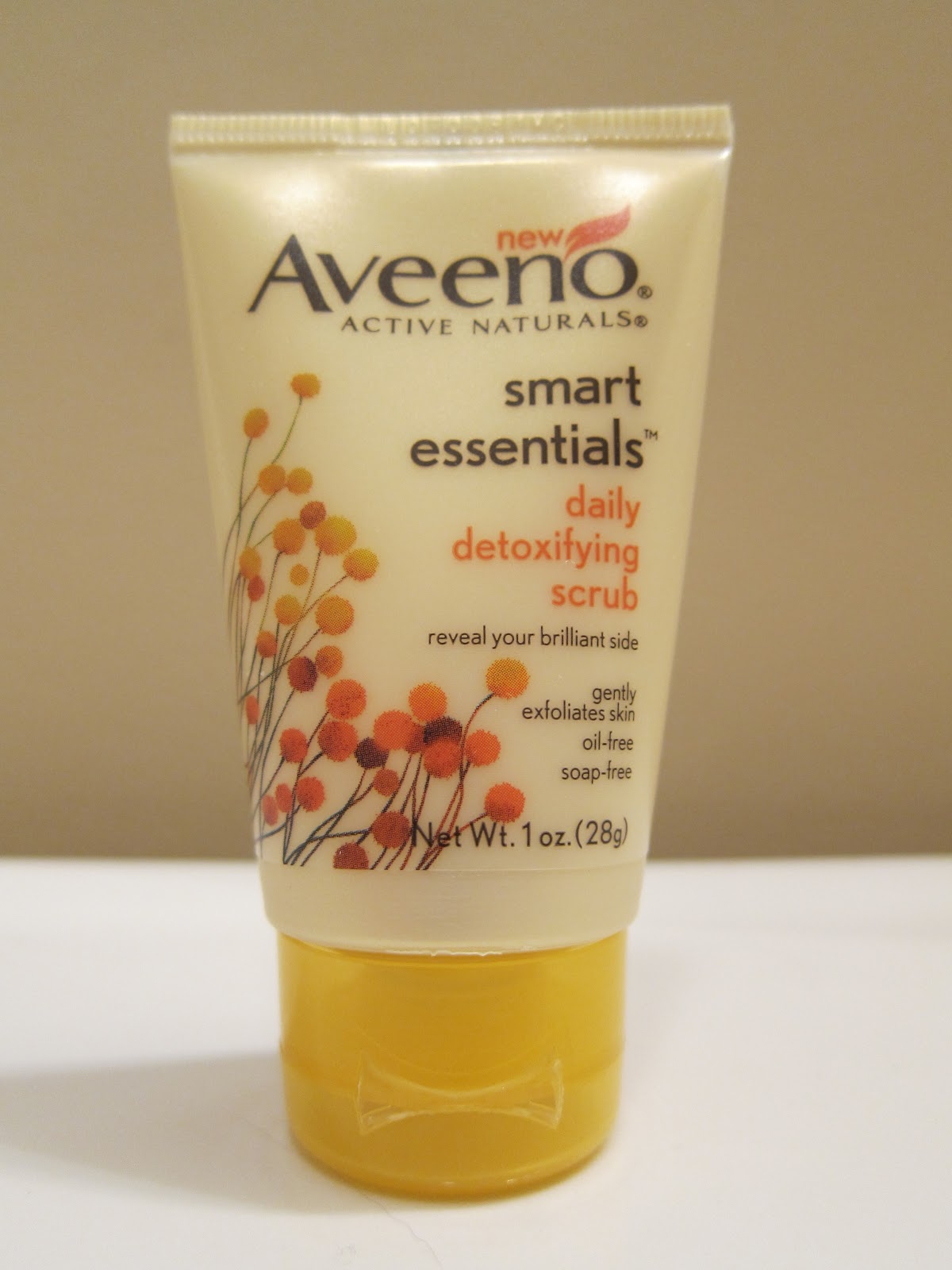 Beauty Test Dummies: Aveeno Smart Essentials Daily Detoxifying Scrub