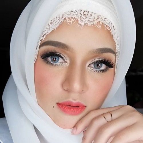 makeup barbie doll look