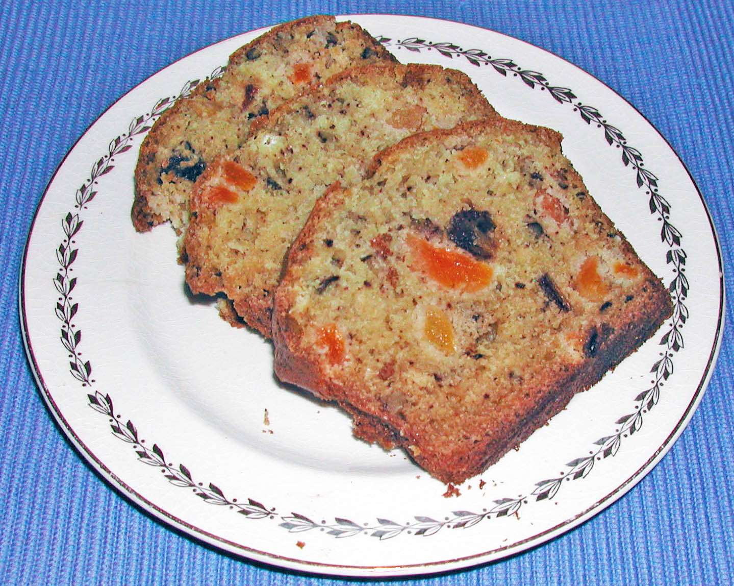 The Iowa Housewife Apricot Date Bread