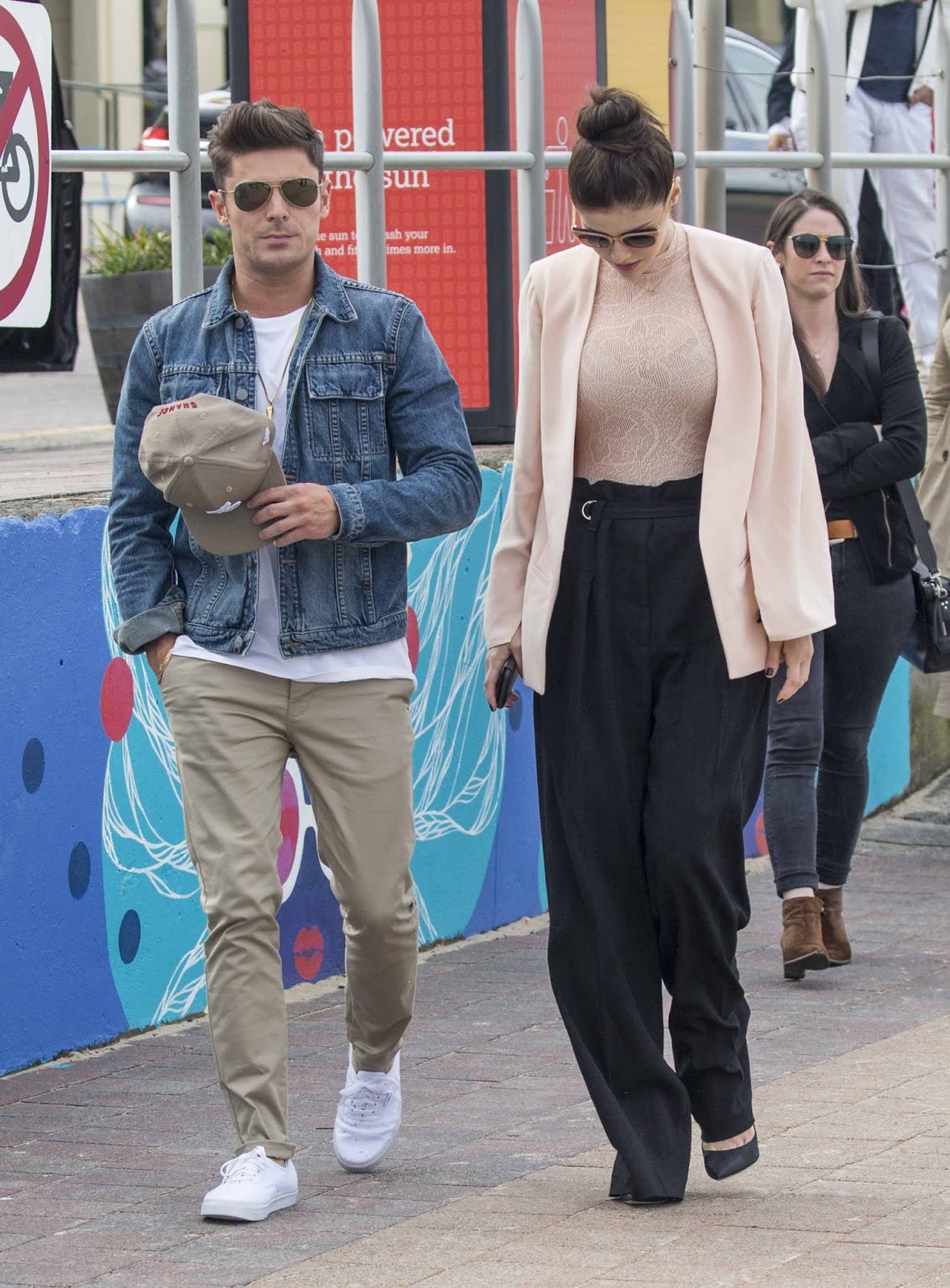 Zac Efron Source Perú Alexandra Daddario y Zac Efron Bondi Beach