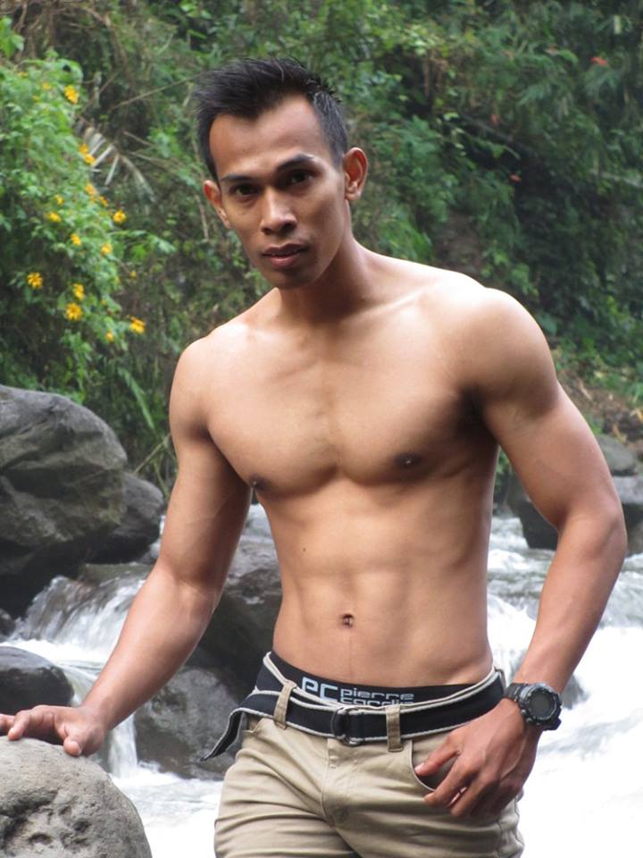 Dibawah perut | Diatas selangkangan | Menyembul dibalik celana dalam