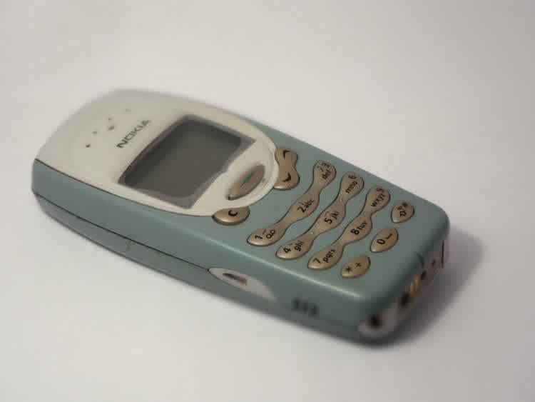 Daftar 10 Handphone Super Jadul Yang Paling Legendaris - JOGLOMLATI