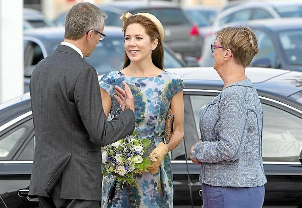 Crown Princess Mary Style SIGNE BEGELUND JENSEN Dress and CARLEND COPENHAGEN Vanessa Bag