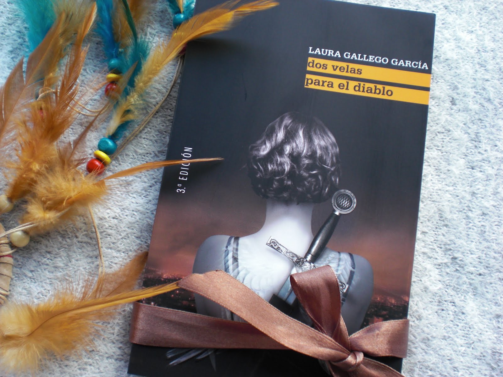 ExcentriKs Reseña Dos velas para el diablo, Laura Gallego