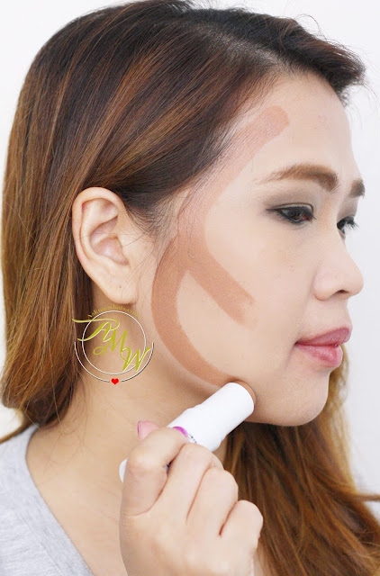 a photo on how to apply W.Lab 3D Face Shading Stick