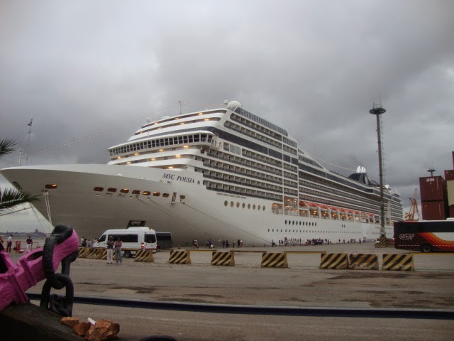 Escala de navio em Montevidéu Escala de navio em Montevidéu