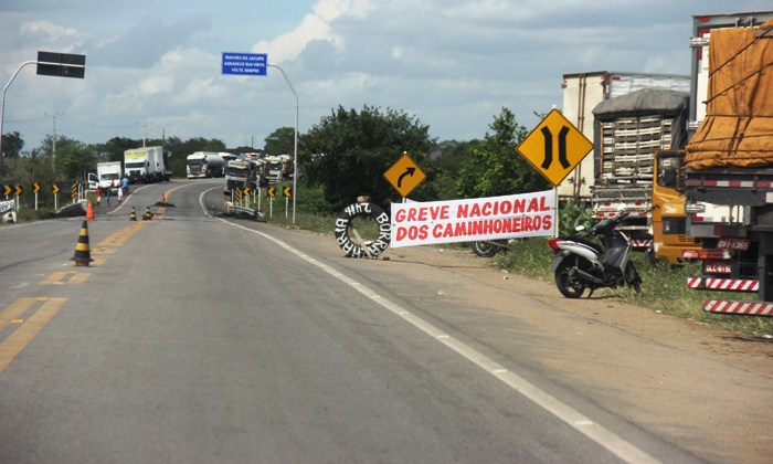 Prefeito de Riachão do Jacuípe oferece um boi para liberar caminhão de carne