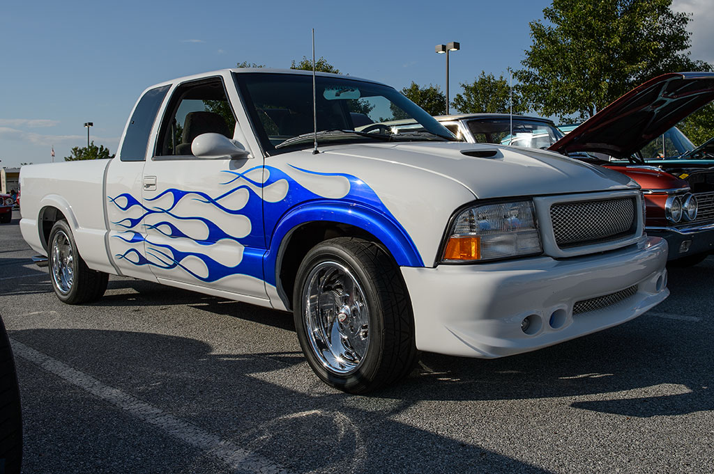 Bubba's Garage Friday Night CruiseIn at the Home Depot in Ranson, WV