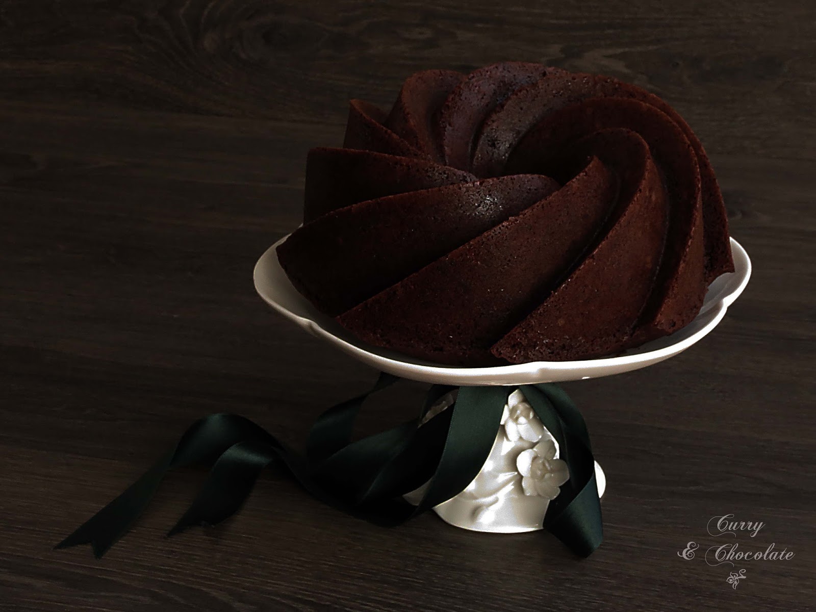 Bizcocho de chocolate y calabacín (con aceite)  - Chocolate zucchini bundt cake