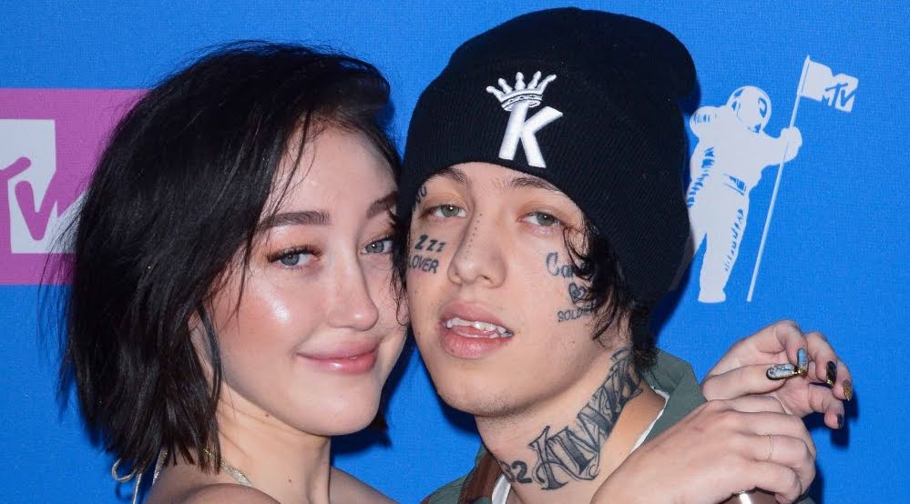 Noah Cyrus, la sorella di Miley Cyrus, scoppia a piangere: il suo ex Lil Xan avrà un figlio. Noah Cyrus, la sorella di Miley Cyrus, scoppia a piangere: il suo ex Lil Xan avrà un figlio.