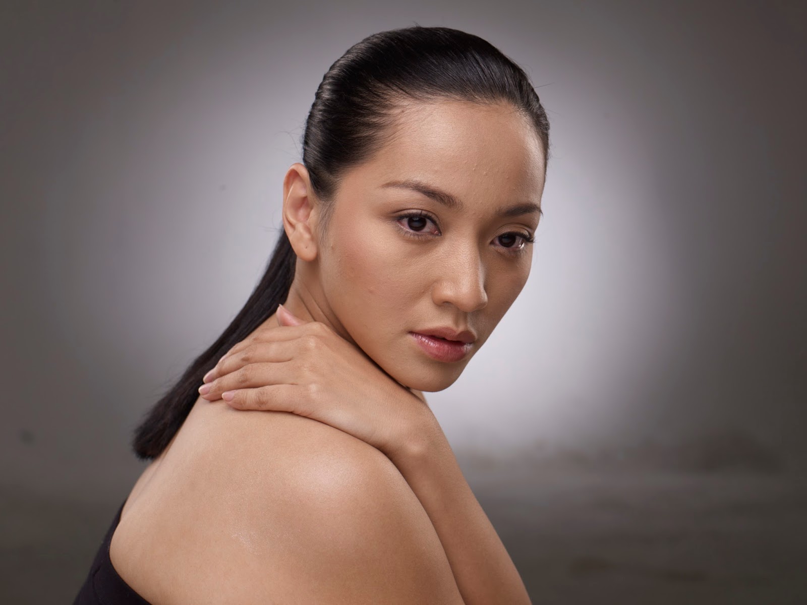 Biodata Artis Hesti Purwadinata