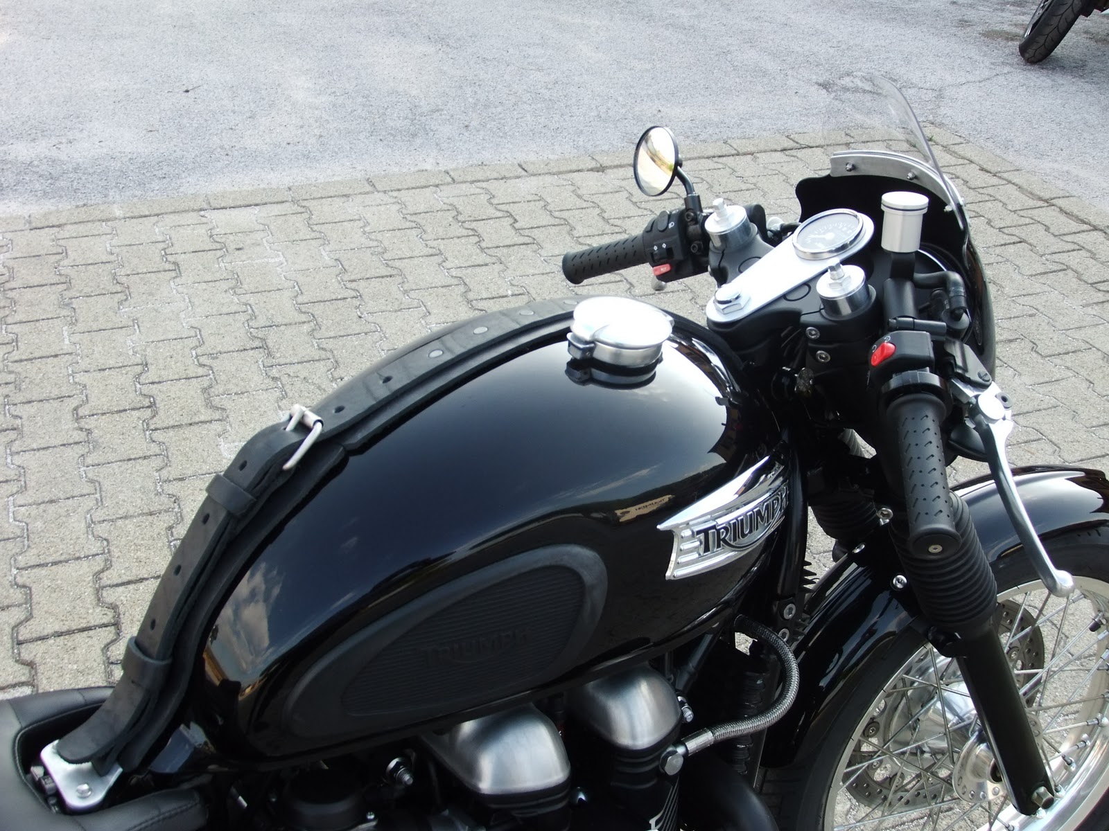 thruxton custom