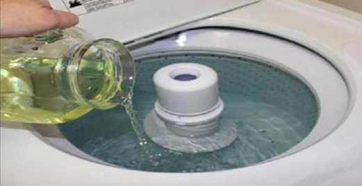 Une astuce pour nettoyer, désinfecter et éliminer les mauvaises odeurs de votre machine à laver et 5 autres astuces de nettoyage de salle de bain