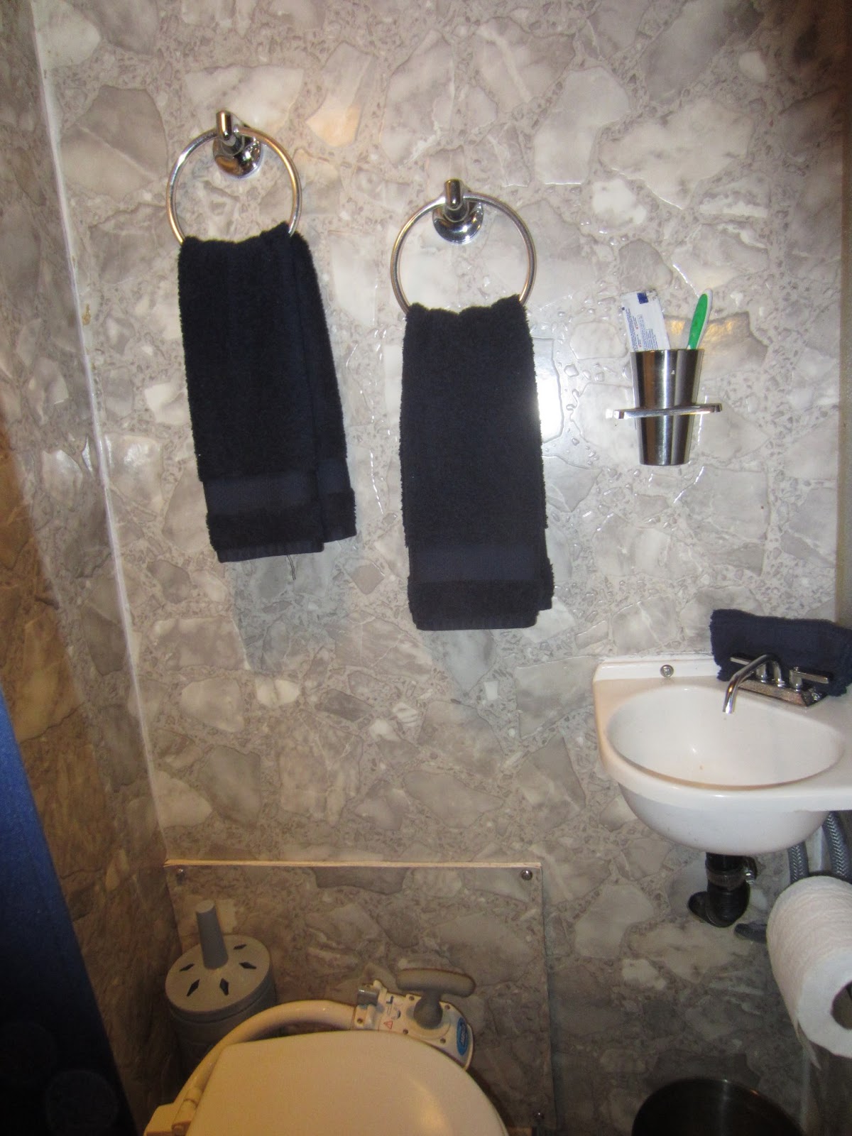 Adventures with Linda and SeaEnna DIY VINYL FLOORING FOR BATHROOM WALLS