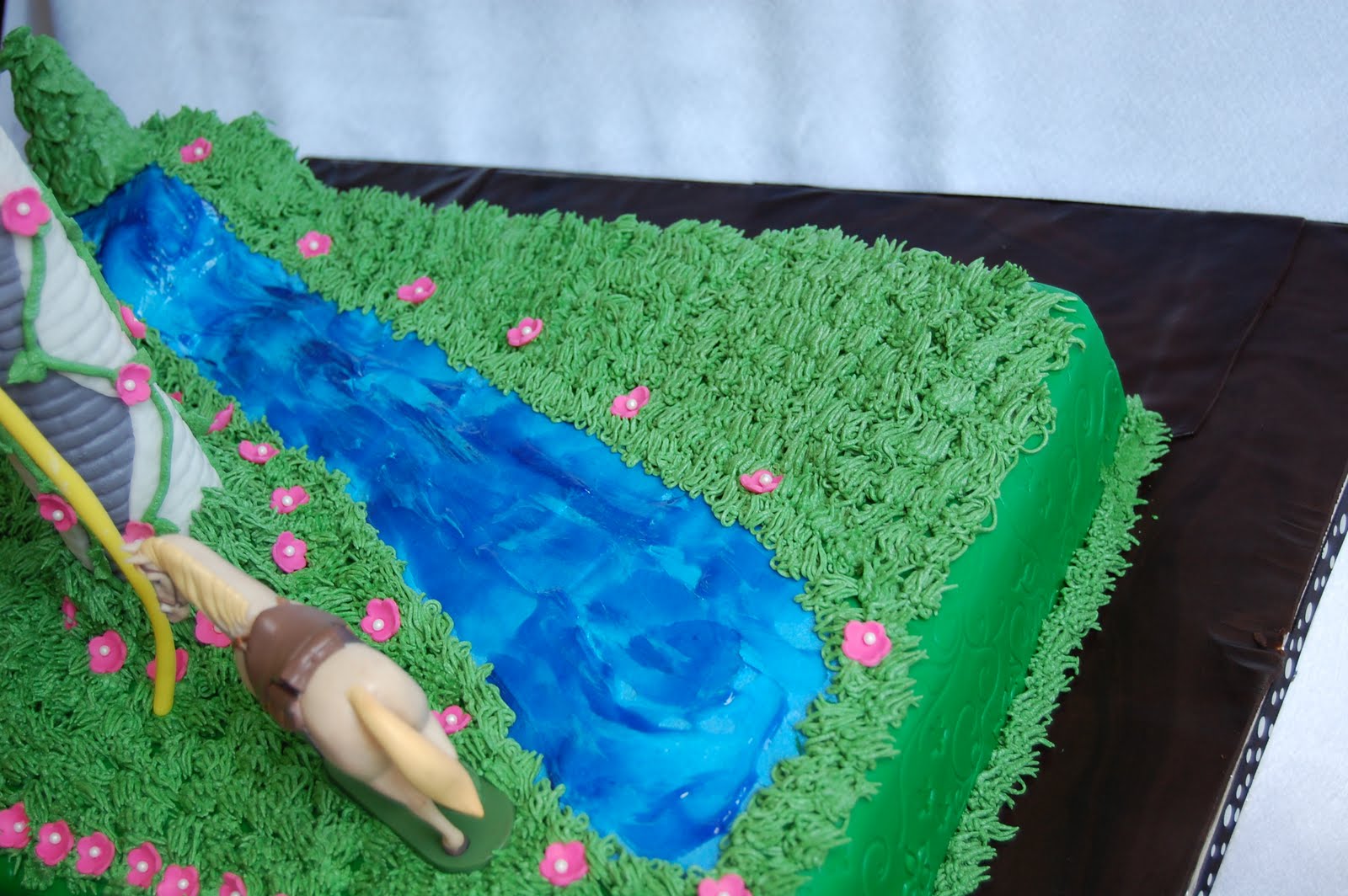 CUSTOMISED CAKES BY JEN: TANGLED CAKE