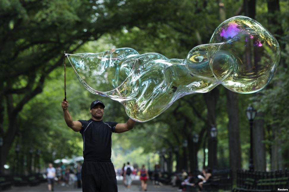 LeDaro Soap bubble art