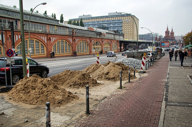 Baustelle Straßenbauarbeiten, Warschauer Straße, 10243 Berlin, 13.10.2013