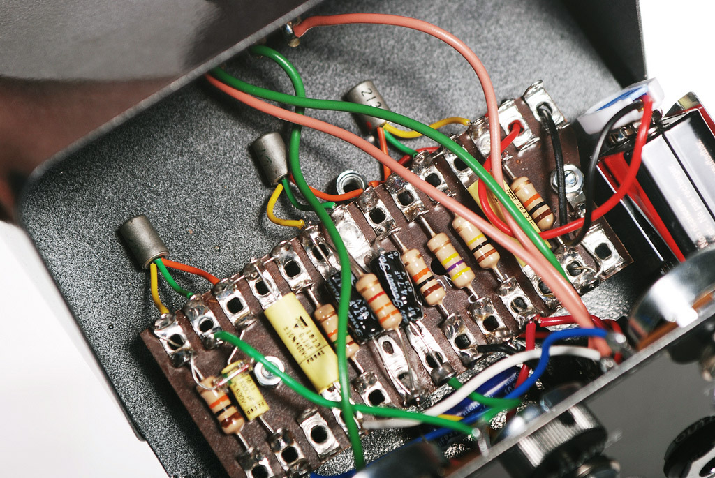 Buzz the Fuzz - all about Tone Bender: JMI / Burns - Buzzaround Reissue