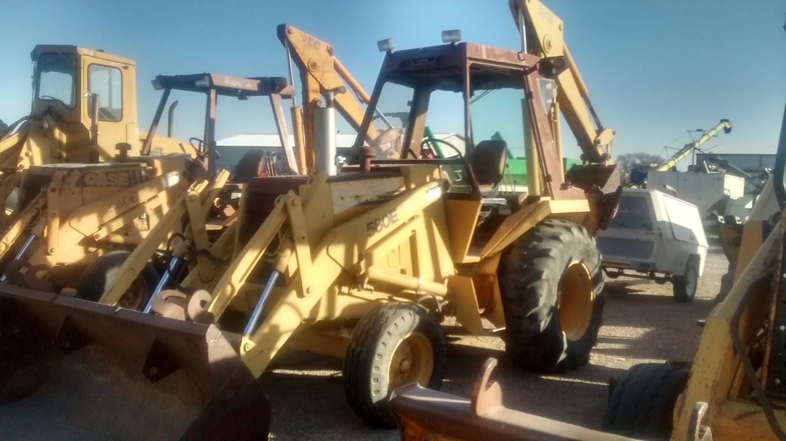 MAQUINARIA AGRICOLA INDUSTRIAL Retroexcavadora Case 580E Backhoe