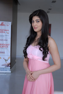Pranitha Stills [cinebrain.in]