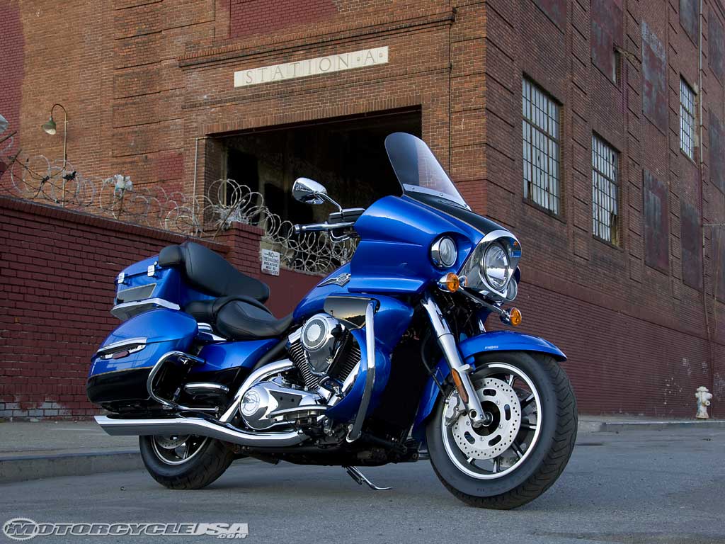 ancient motorcycle kawasaki vulcan 1700 classic