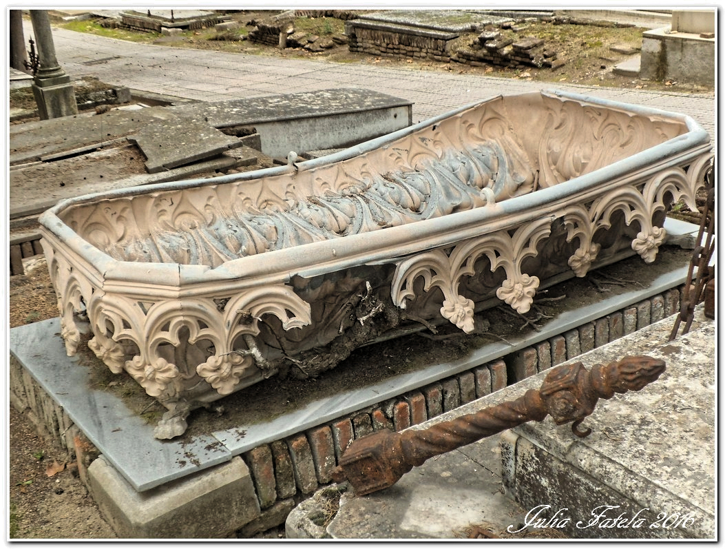Julia Cementerio de la Almudena