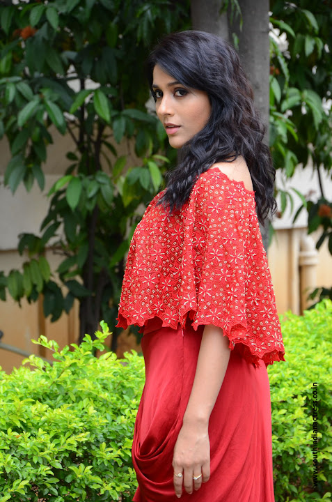 Rashmi Gautam at Next Nuvve Movie Trailer Launch