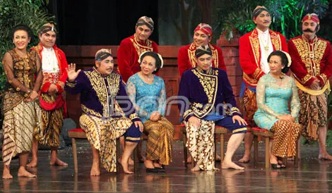 Ketoprak Jawa Timur pertunjukan seni tradisional dengan pemeran dan musik pengiring