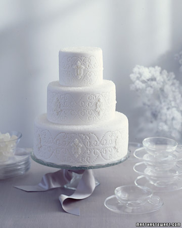 From White to Ivory Textures Beautiful white and ivory wedding cakes 