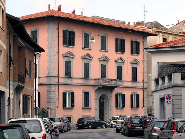 A pink house in via delle Grazie, Livorno