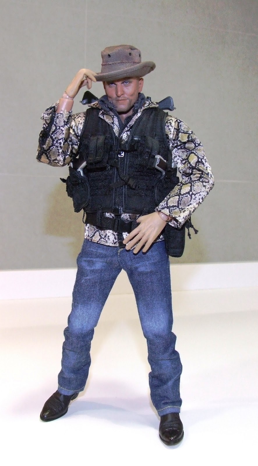 Small Characters Virtual Toys. Tallahassee de zombieland (Review)