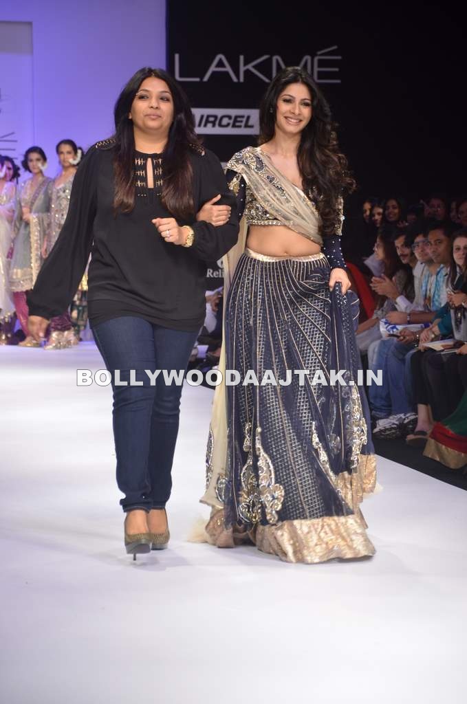 Tanisha - Tanisha walks for Payal Singhal at LFW SummerResort 2012