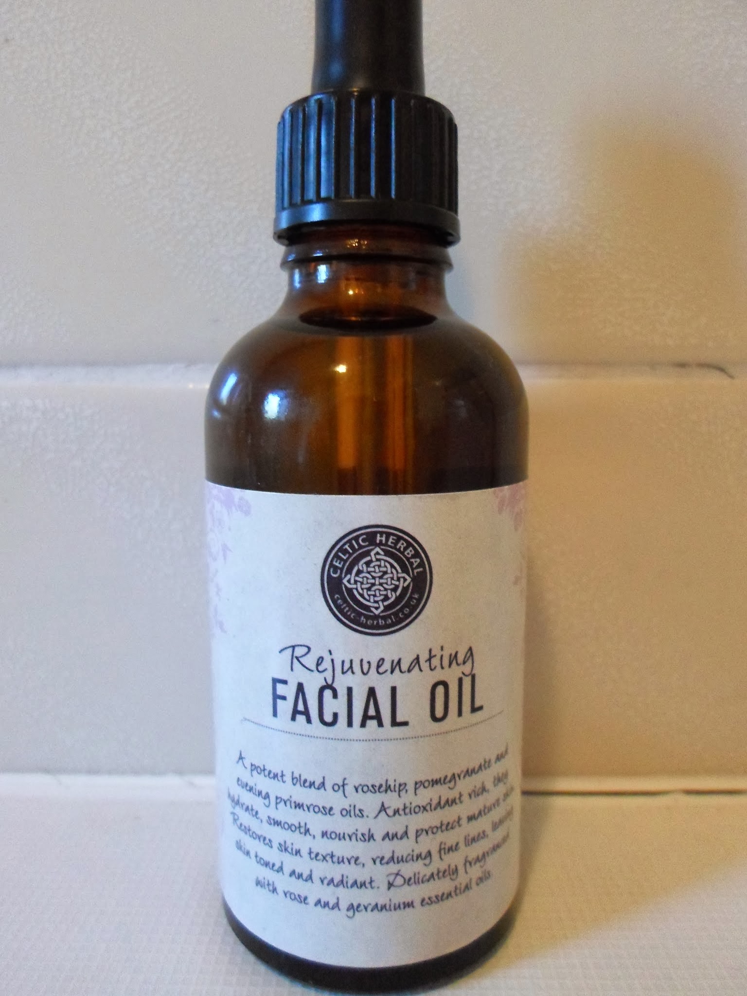 Review Celtic Herbal Rejuvenating Facial Oil