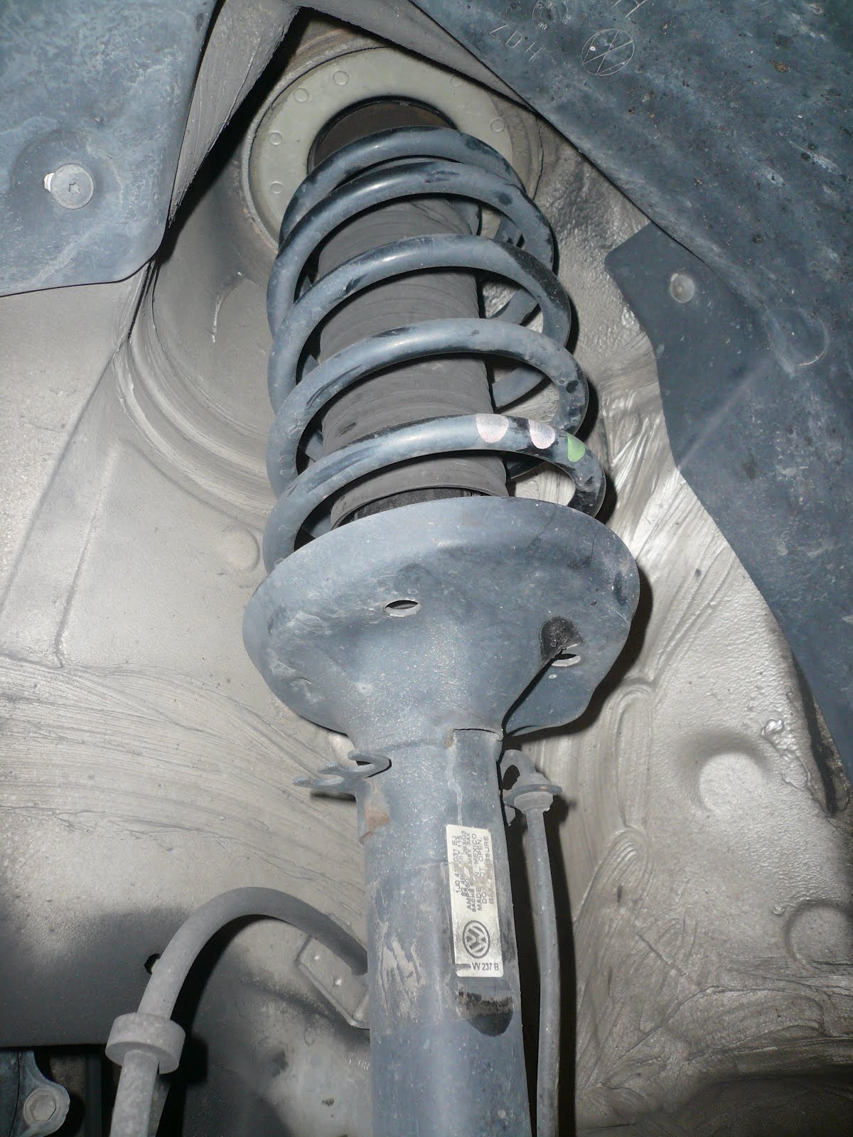 VW Passat Repair How to replace the Strut Mount & Spring Seat on a