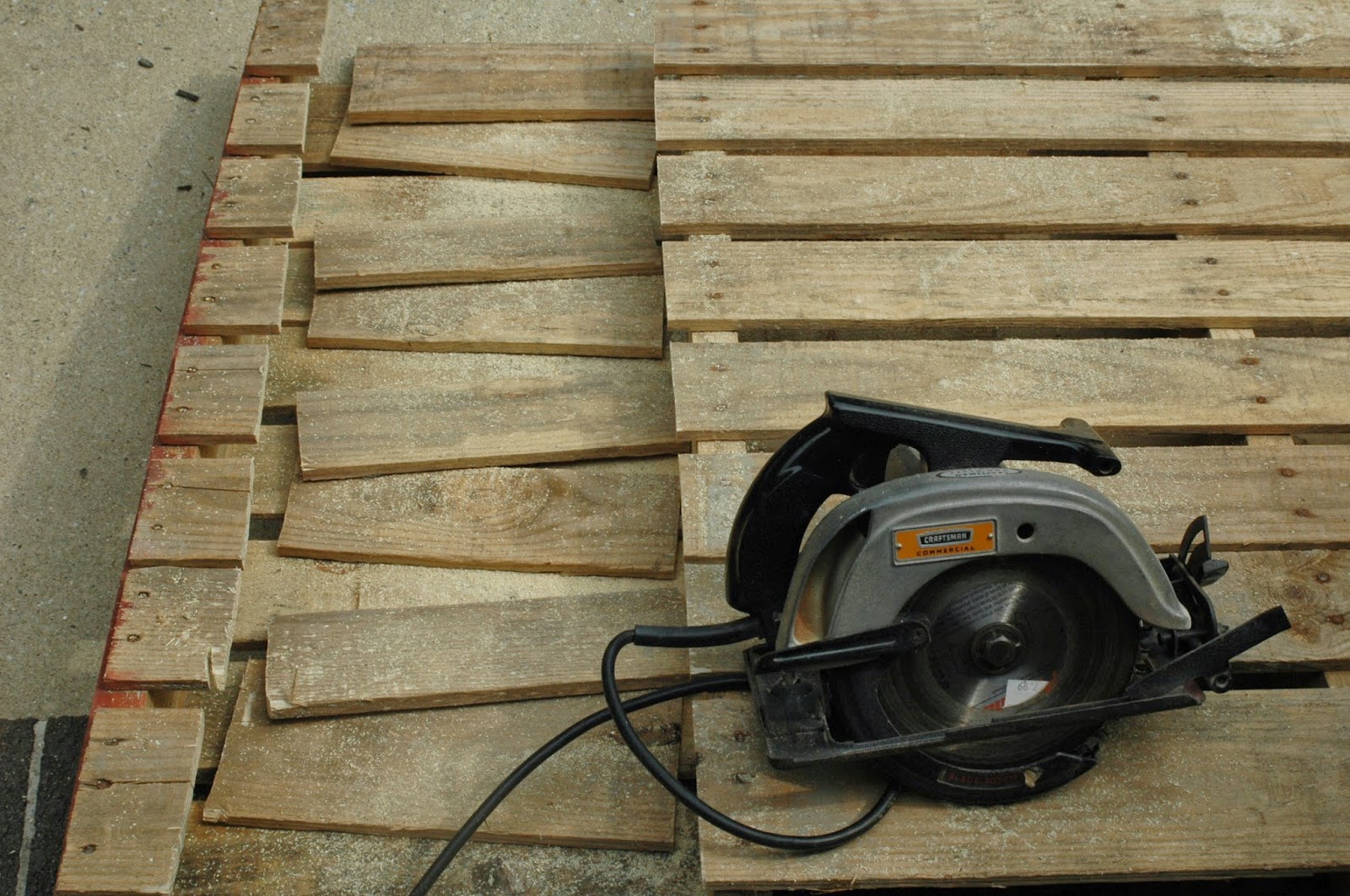Cutting pallets with 2024 a circular saw