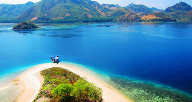 Tempat Wisata Indonesia Ini Jadi Incaran Para Traveller Tempat Wisata Indonesia Ini Jadi Incaran Para Traveller