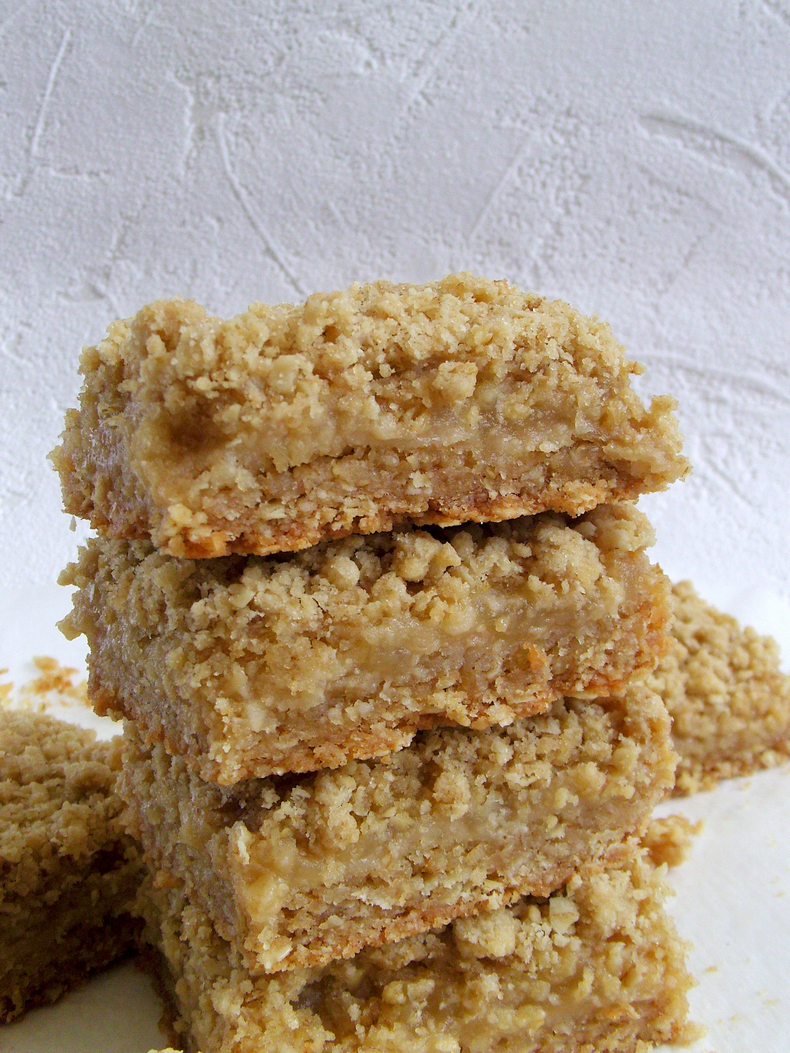 Applesauce Oat Bars apple oatmeal squares