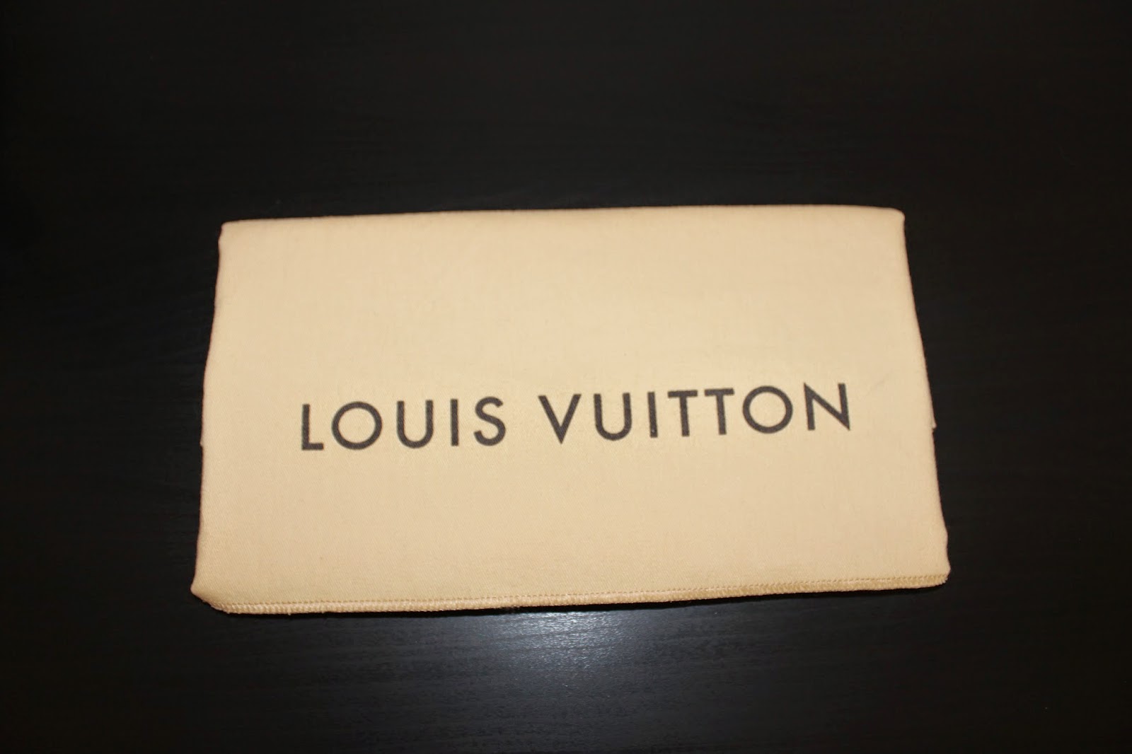 Folded up Louis Vuitton Speedy Bandoulière 30 dust bag