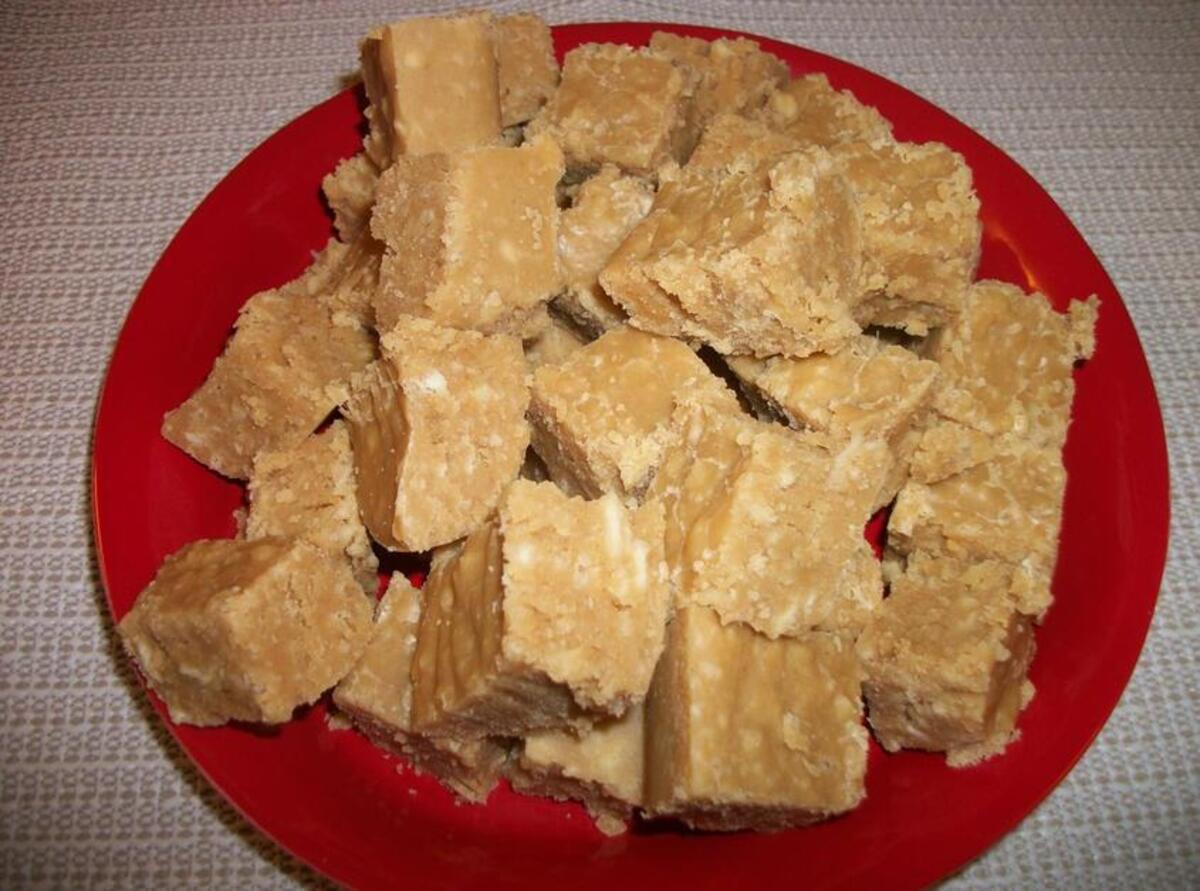 Easy Peanut Butter Fudge with Saltines 