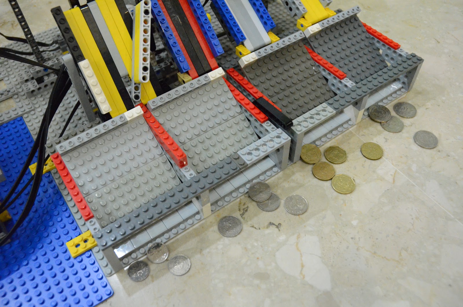Exorus' Lego and Robotics: Project November: Lego Automatic Coin Counter