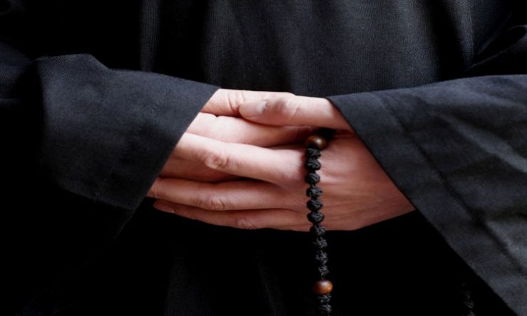 Η δύναμη της προσευχής με κομποσκοίνι μέσα από μια αληθινή ιστορία |  Εφημερίδα "Στόχος" - Stoxos newspaper